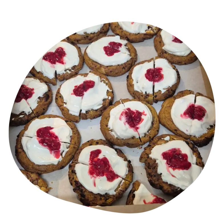 Box mit vielen Cookies einer Sorte